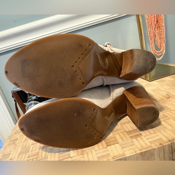 UGG "LYNDA" FOLD OVER SHEARLING SUEDE NATURAL BOOTS SHEEPSKIN SIZE US Size 8 EUC - Picture 11 of 11